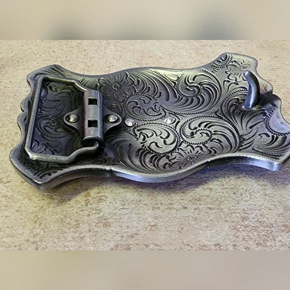 New Faith Virgin Mary Belt Buckle Approx 3.75 Inches Wide Fits 1.5 Belt - Picture 4 of 4